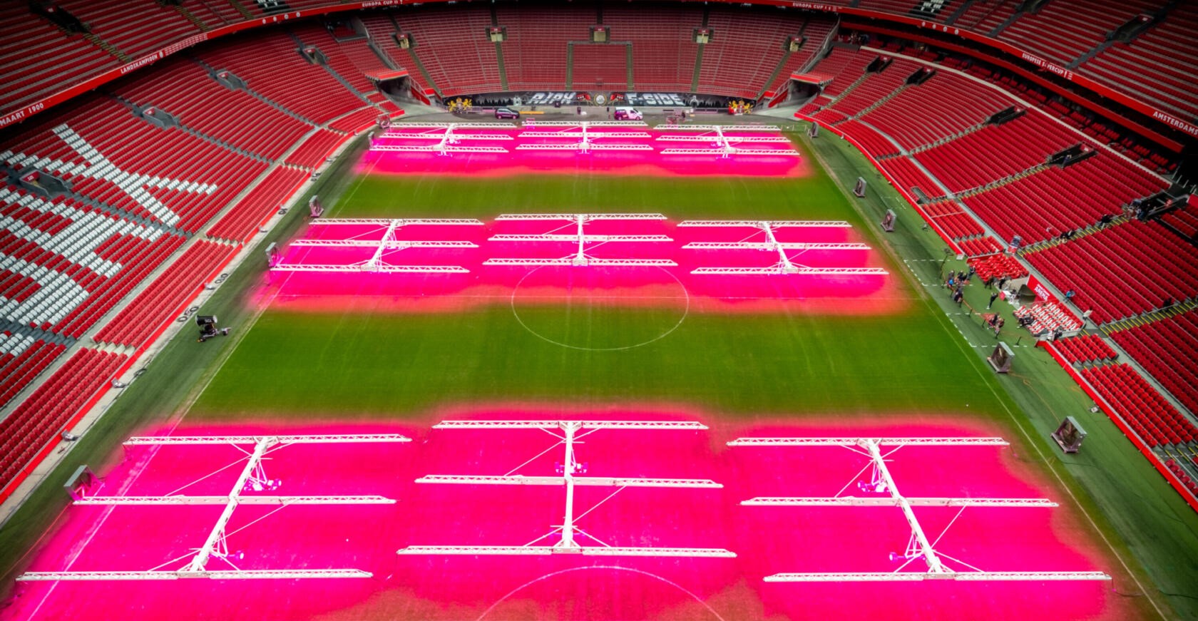 ArenA bespaart 6% energie dankzij slimme led grasgroeiverlichting