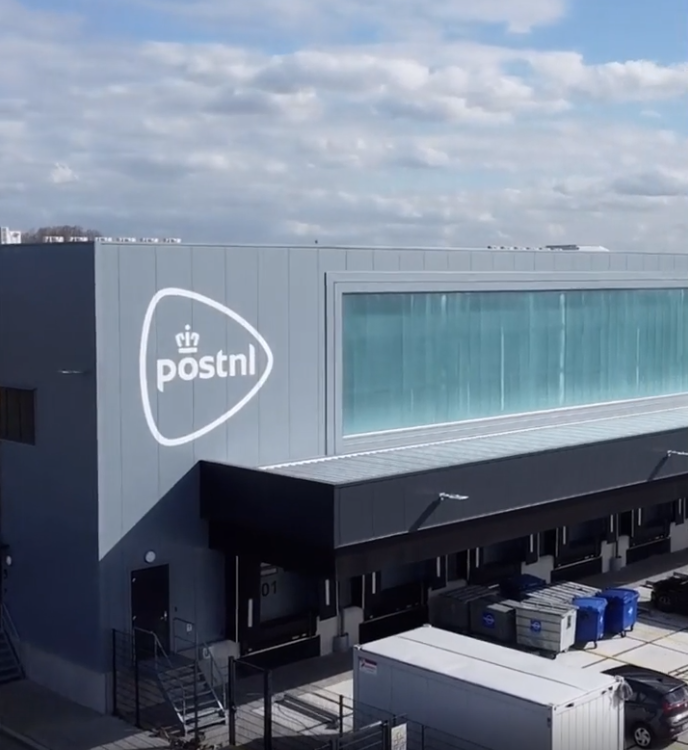 PostNL opent nieuw XXL sorteercentrum in Alphen aan den Rijn