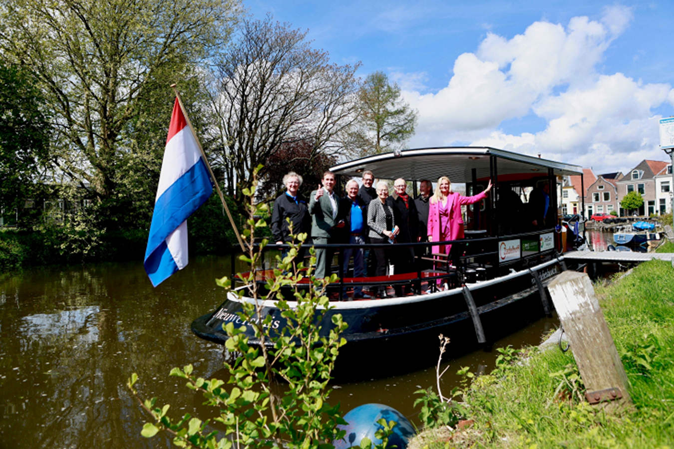 Nieuwe elektrische Fietsboot Vechtstreek in de vaart genomen