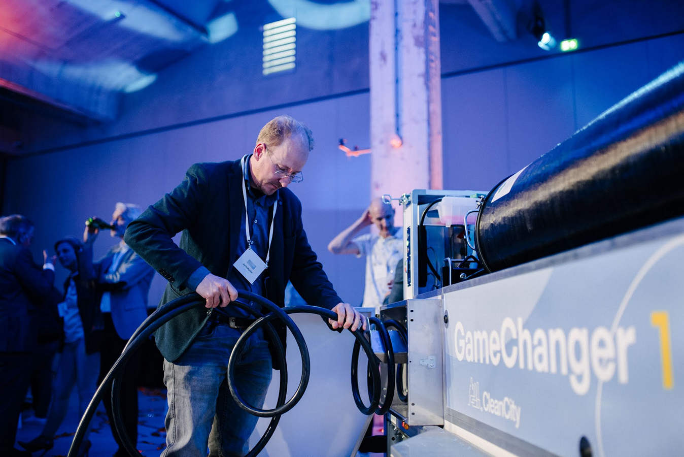 Clean City en HyMove presenteren eerste waterstof aangedreven generator voor laden EV’s
