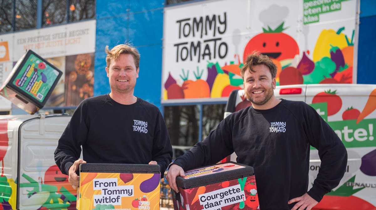 Bedrijfsleven steunt gezonde generatie: 115.000 TommyTomato basisschoollunches dankzij Rabobank en JEX