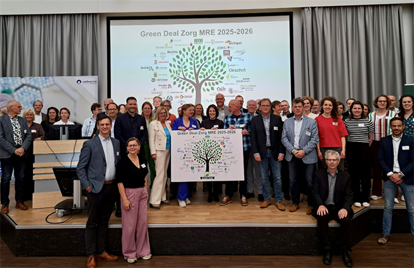 20 zorgorganisaties en 16 gemeenten tekenen regionale Green Deal Zorg 2025-2026