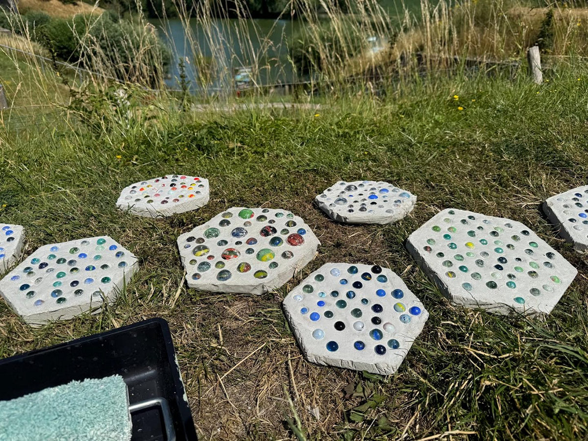 Onthulling ‘Kunst op blote voeten’ bij GeoFort