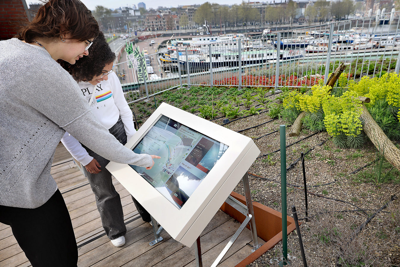 Planten ‘laten spreken’ op het dak van NEMO Science Museum