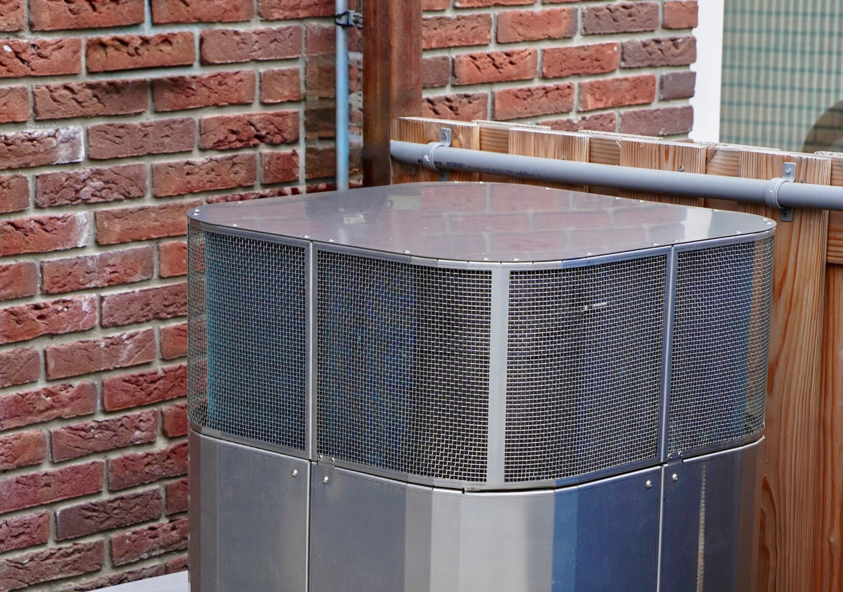 Stille warmtepomp helpt bij verduurzamen warmtevoorziening rijwoningen