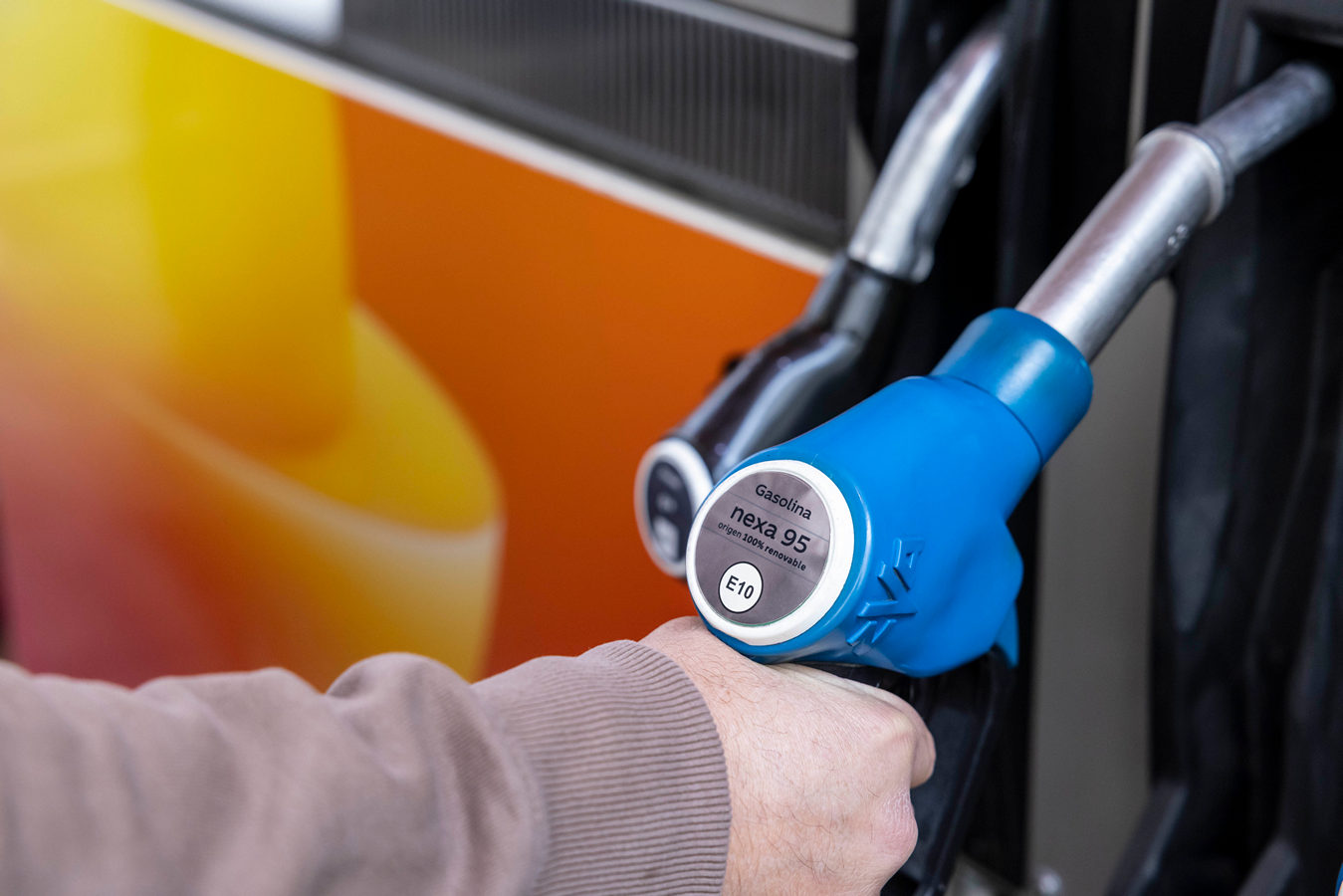 BMW, Toyota, Bosch en Repsol starten pilot met voertuigen op 100% hernieuwbare benzine