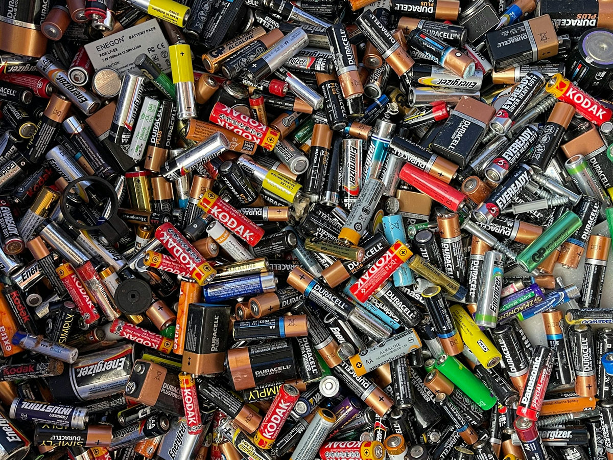 Code brand: Renewi roept op om batterijen uit het afval te houden