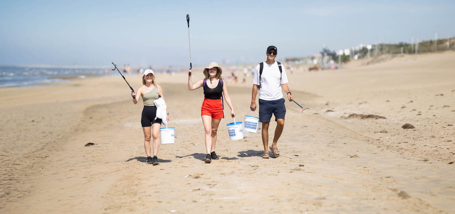 Stichting De Noordzee raapt 4.175 kilo afval en 79.242 peuken van het strand!